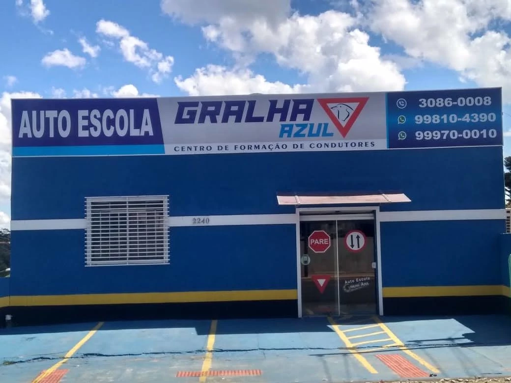 Fachada da Auto Escola Gralha Azul